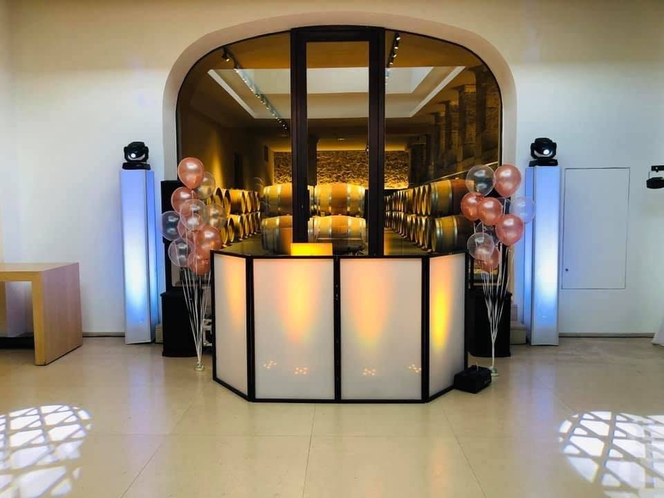 Prestations de sonorisation, éclairage et animations DJ pour vos événements privés ou publics, ainsi que de la location de matériel en région PACA