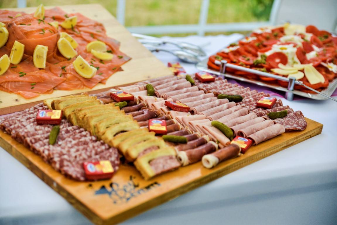 Traiteur mariage sur la côte d’azur: buffet ou service à l’assiette pour votre événement