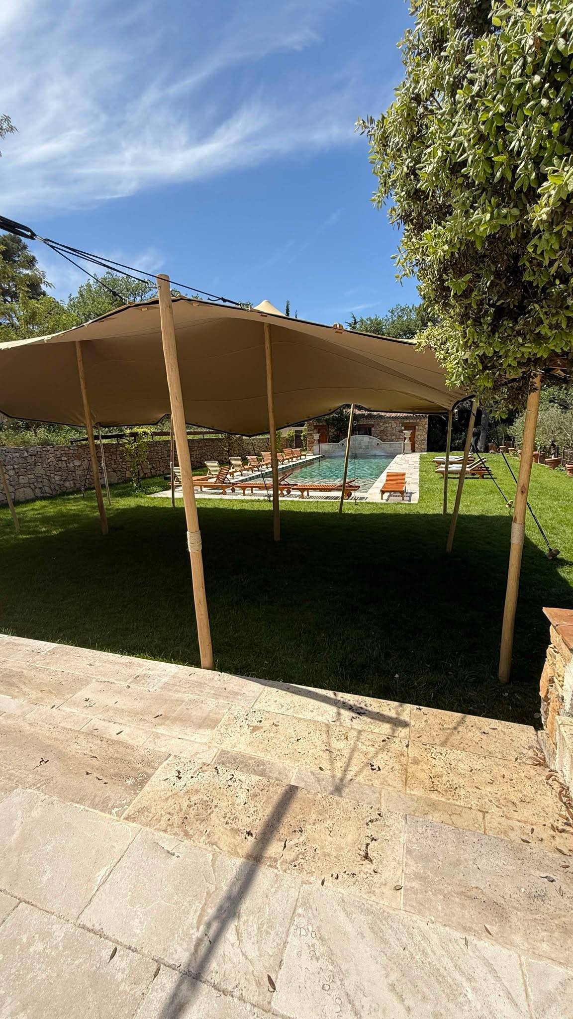 Location de tentes Stretch élégantes pour événements haut de gamme en Provence-Alpes-Côte d’Azur 