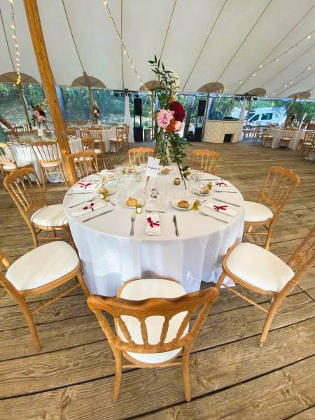 Couleurs naturelles et mobilier tendance pour sublimer vos réceptions avec Riviera Loc Events