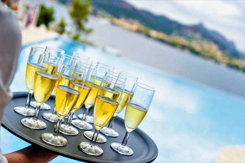 Le vin d'honneur parfait pour mariage en extérieur près de Fréjus-Saint-Raphaël dans le Var 83