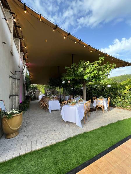 Riviera Loc Events, votre partenaire pour la location de mobilier et tentes pour votre évènement