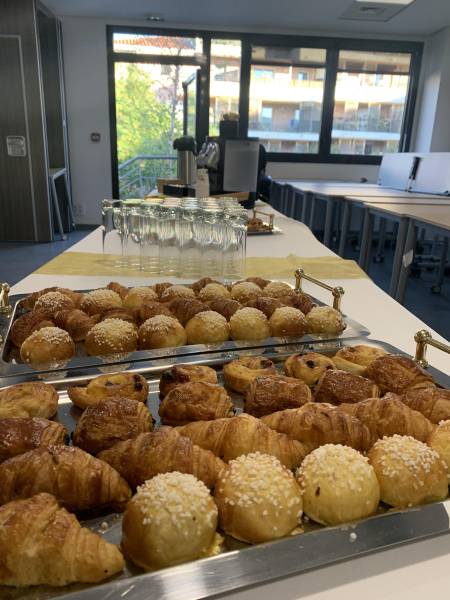 Offrez à vos collègues un Team Building danse inoubliable dans le Var : rires, complicité et cohésion garantis.