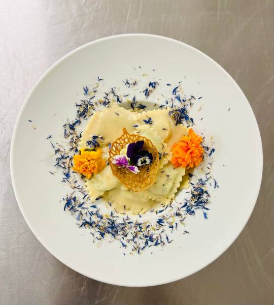 5 idées food créatives pour un anniversaire ou EVJF à la maison : traiteur en livraison clé en main