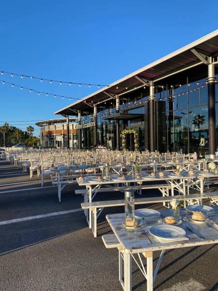 Location de tentes, planchers, mobilier et matériel pour vos événementsLocation de tentes, planchers, mobilier et matériel pour vos événements