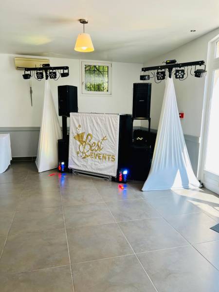 Bar à wok sur-mesure pour une réception de mariage en Provence Composez votre assiette avec légumes croquants, nouilles sautées et sauces parfumées.