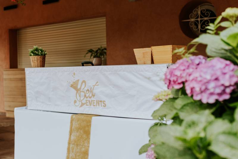 Organisation d’un mariage sur-mesure en Provence avec traiteur, DJ, décoration et service haut de gamme by Best Events.