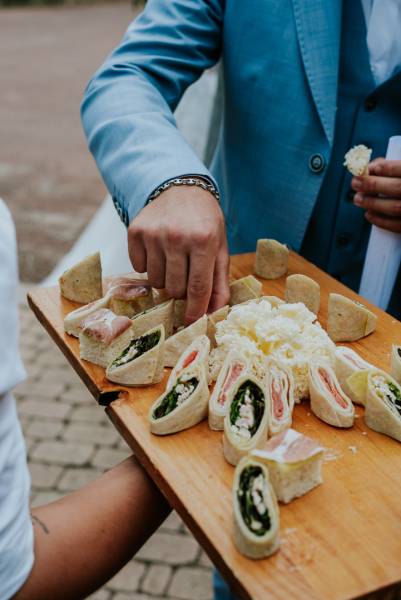 Livraison de plateaux-repas en entreprise : une solution pratique et gourmande