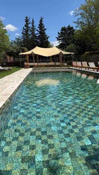 Planchers événementiels professionnels : confort, stabilité et sécurité assurés sur la Côte d’Azur